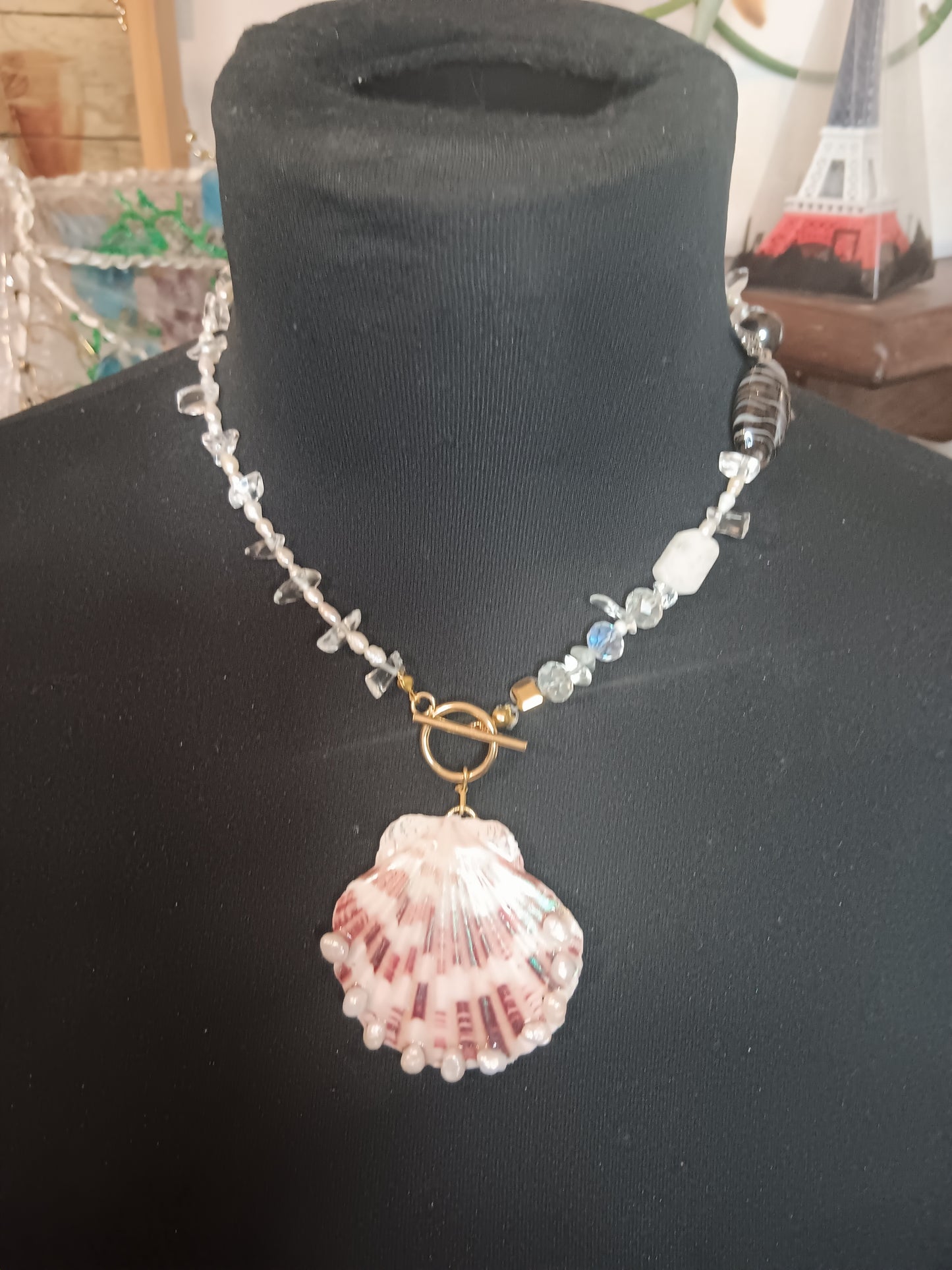 Collana di perla di fiume e conchiglia